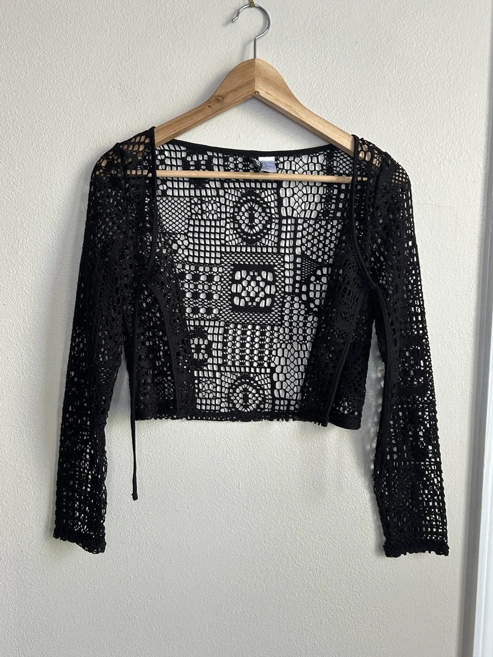 H&M divided black